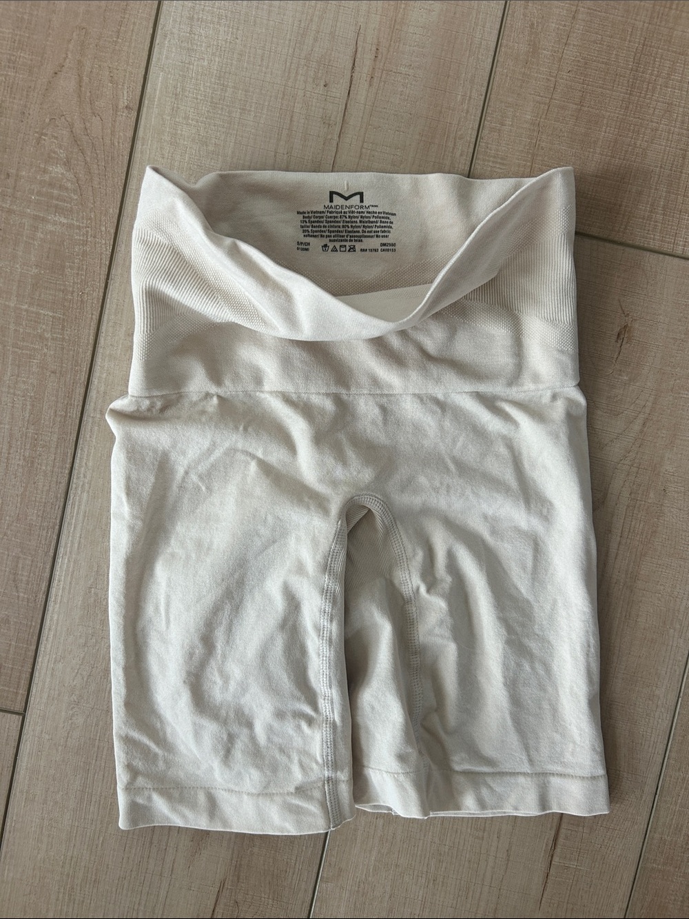Maidenform Cream High-Waist Shaping Shorts size small